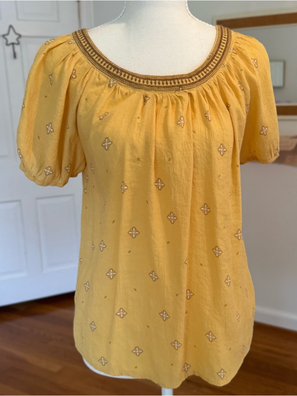 MINE Boho Cottage-core Yellow Floral Puff Sleeve Peasant Blouse Size Medium
